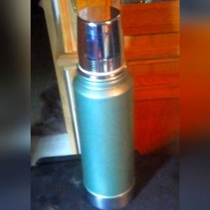 Vintage Aladdin  thermos  new with leather case